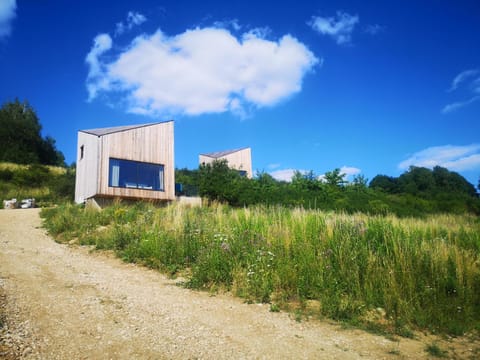 Property building, Day, Natural landscape, Summer, Mountain view