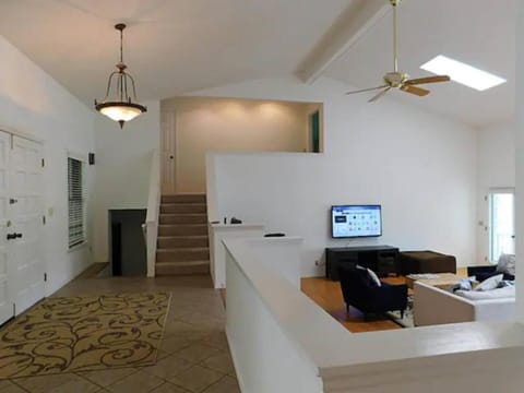 Office + 5 BR, Movie Theater , Creve Coeur -10 Sleep surface House in Ozark Mountains