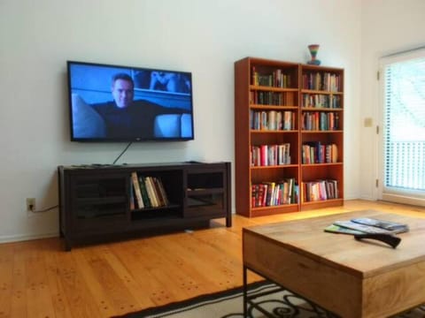 Office + 5 BR, Movie Theater , Creve Coeur -10 Sleep surface House in Ozark Mountains