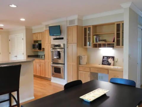 Office + 5 BR, Movie Theater , Creve Coeur -10 Sleep surface House in Ozark Mountains