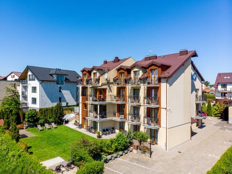 Property building, Spring, Day, Natural landscape, Garden, Garden view