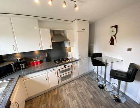 NEW Super 2 Bedroom Flat in Falkirk House in Falkirk