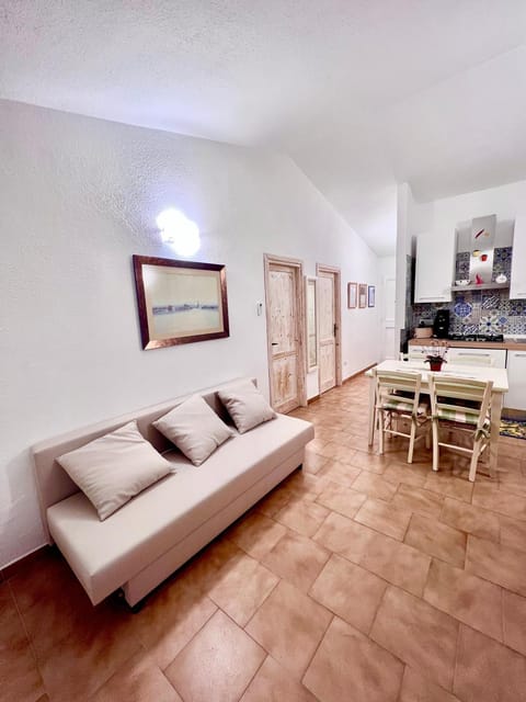 Communal lounge/ TV room, Living room, Seating area