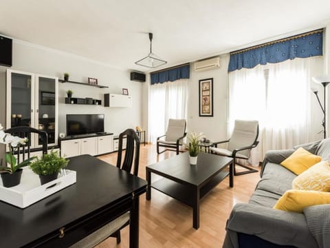 Living room, Lounge or bar, Seating area, Dining area