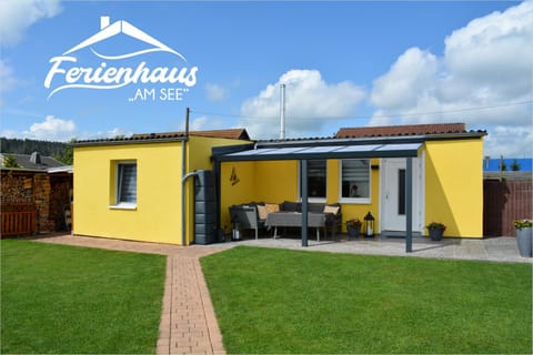 Property building, Patio, Facade/entrance, Balcony/Terrace, Garden view, Inner courtyard view