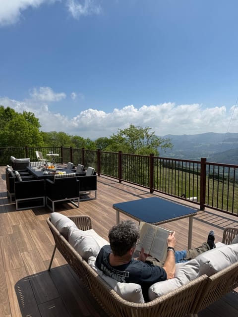 Balcony/Terrace, Mountain view