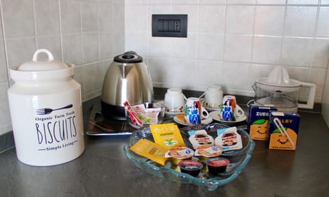 Coffee/tea facilities, Breakfast