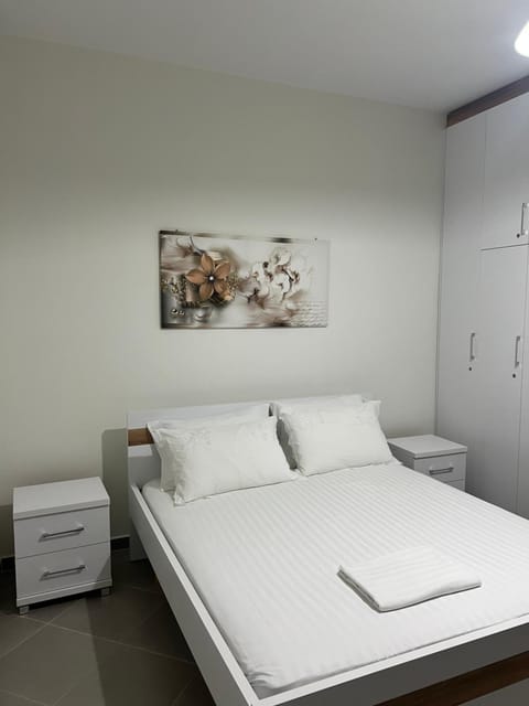 Amazing familiar apartments and rooms Apartment in Sarandë