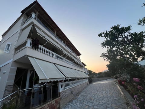 Amazing familiar apartments and rooms Apartment in Sarandë