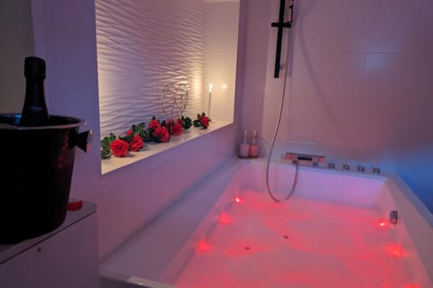Hot Tub, Bath