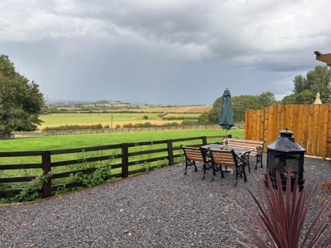 Burtree Country House, Tipi's, Treehouse & Lodge & house rooms with hot tubs in a private garden Nature lodge in Borough of Harrogate