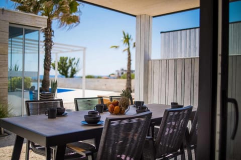 Patio, Day, Balcony/Terrace, Seating area, Dining area