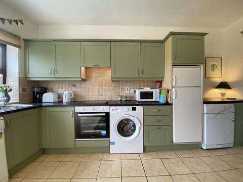 Coffee/tea facilities, Kitchen or kitchenette, dishwasher, microwave, pet friendly, toaster, washing machine, dryer