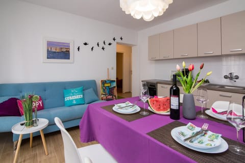 Kitchen or kitchenette, Decorative detail, Dining area