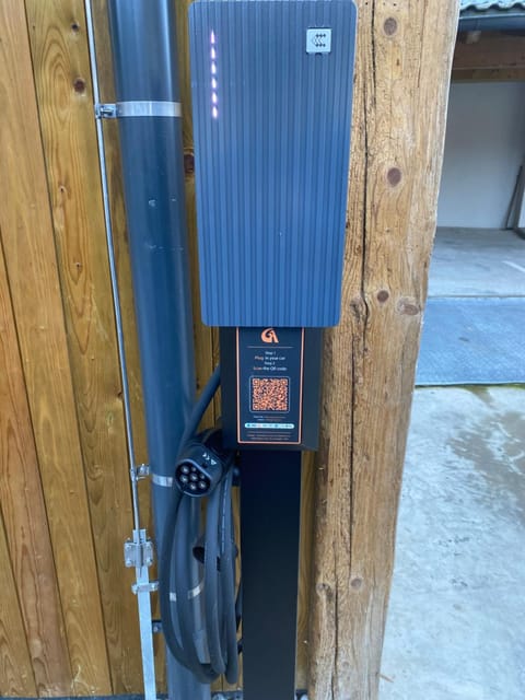 Property building, Balcony/Terrace, Mountain view