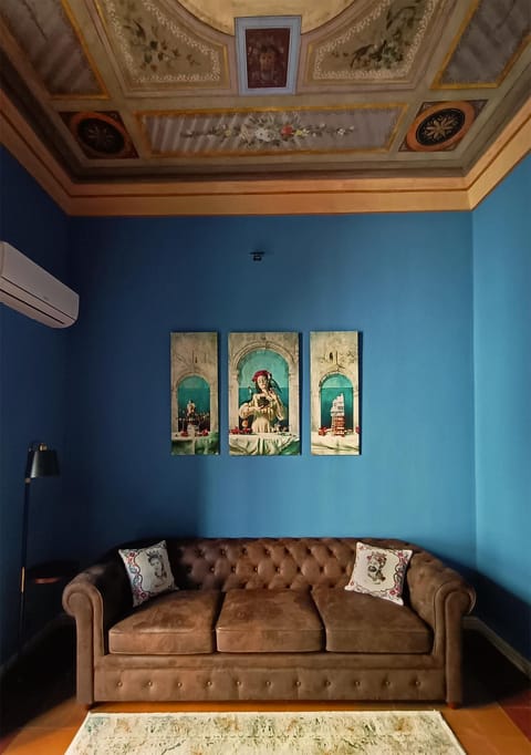 Communal lounge/ TV room, Living room