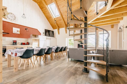 Dining area, kitchen