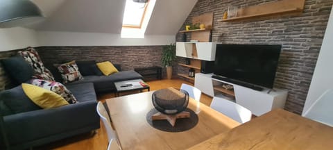Communal lounge/ TV room, TV and multimedia, Living room, Seating area