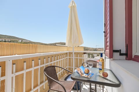 Natural landscape, View (from property/room), Balcony/Terrace, Dining area, Mountain view