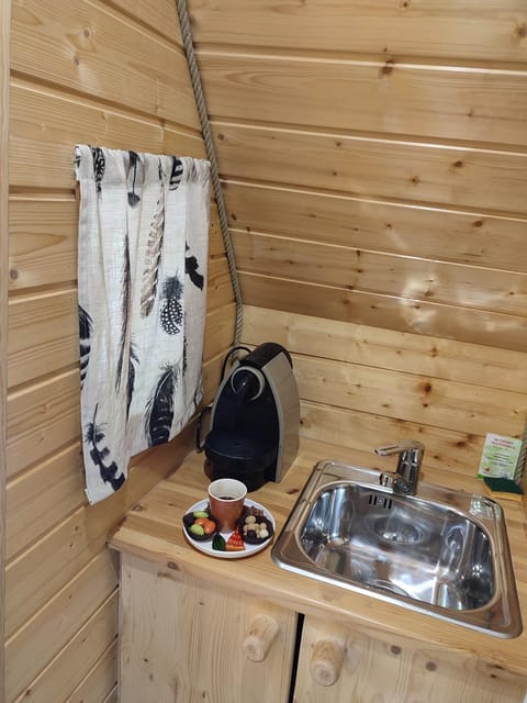 Cabane Insolite Magique & Spa Privatif Camping Canal de Nantes à Brest Campground/ 
RV Resort in Brittany