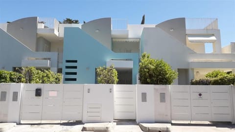 Property building, Day