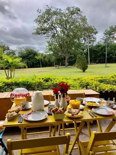 Day, Garden, Food and drinks, Dining area, Food, Garden view