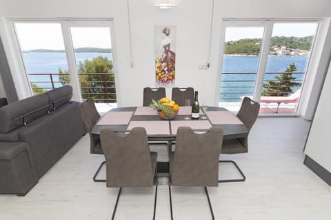 Seating area, Dining area, Sea view