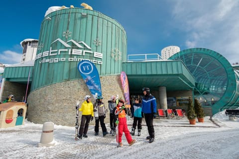 Facade/entrance, Lobby or reception, children, Family