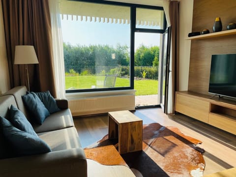 Living room, Garden view