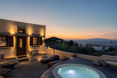 Property building, Hot Tub, Sunset