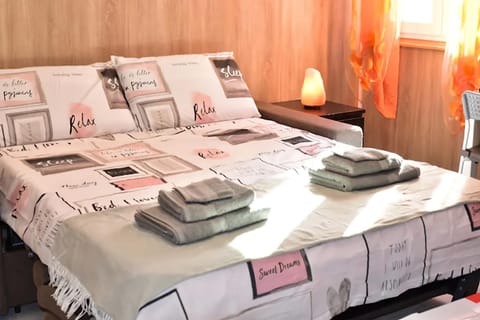 Bed, Photo of the whole room