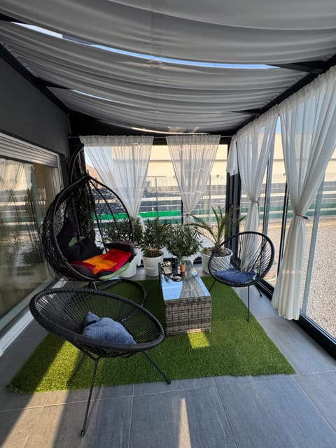 Day, Garden, Balcony/Terrace, Seating area