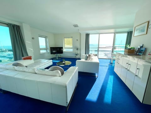 TV and multimedia, View (from property/room), Living room, Seating area, Sea view