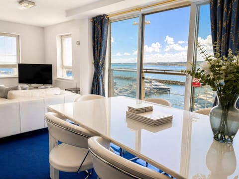 Natural landscape, TV and multimedia, View (from property/room), Balcony/Terrace, Living room, Seating area, Dining area, Sea view