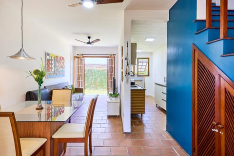 Kitchen or kitchenette, Living room, Seating area, Dining area