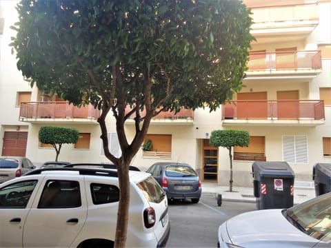 Property building, Facade/entrance, Off site