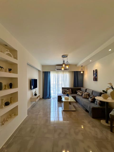 Communal lounge/ TV room, TV and multimedia, Living room, Seating area, Evening entertainment