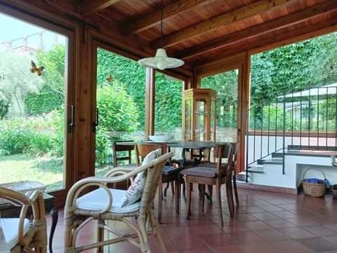 Patio, Dining area