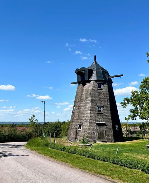 Property building, Day