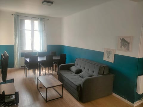 Bed, TV and multimedia, Living room, Seating area, Dining area, air conditioner