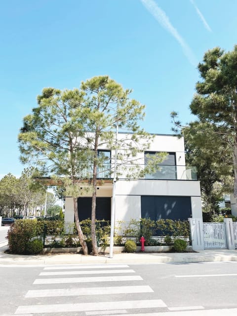 Property building, Balcony/Terrace