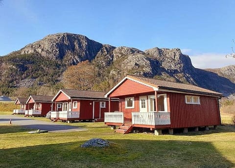 Property building, Day, Natural landscape, Mountain view