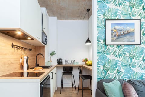 Kitchen or kitchenette, Dining area, stove