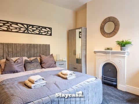 Spacious 5BR Home in Leafy Withington House in Manchester