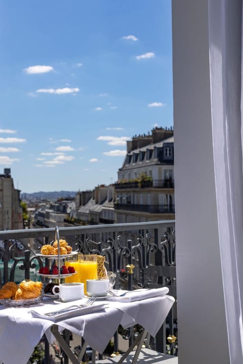 Balcony/Terrace, Food, City view