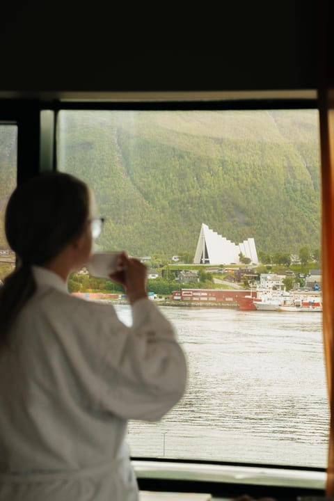 Natural landscape, Lake view, Mountain view