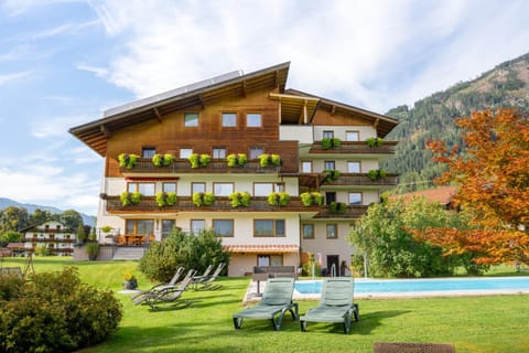 Property building, Natural landscape, Garden, Pool view, Swimming pool, sunbed