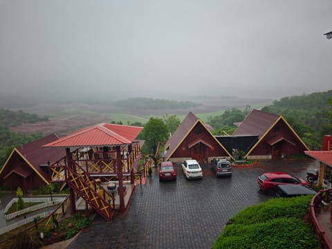 Property building, Day, Natural landscape, Bird's eye view, Mountain view, Parking