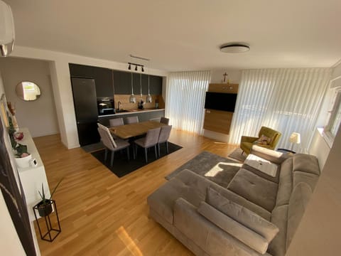 Living room, Seating area, kitchen, kitchen