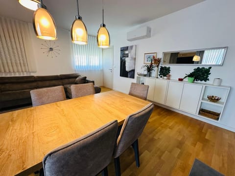 Apartment King With Private Parking Apartment in Zadar